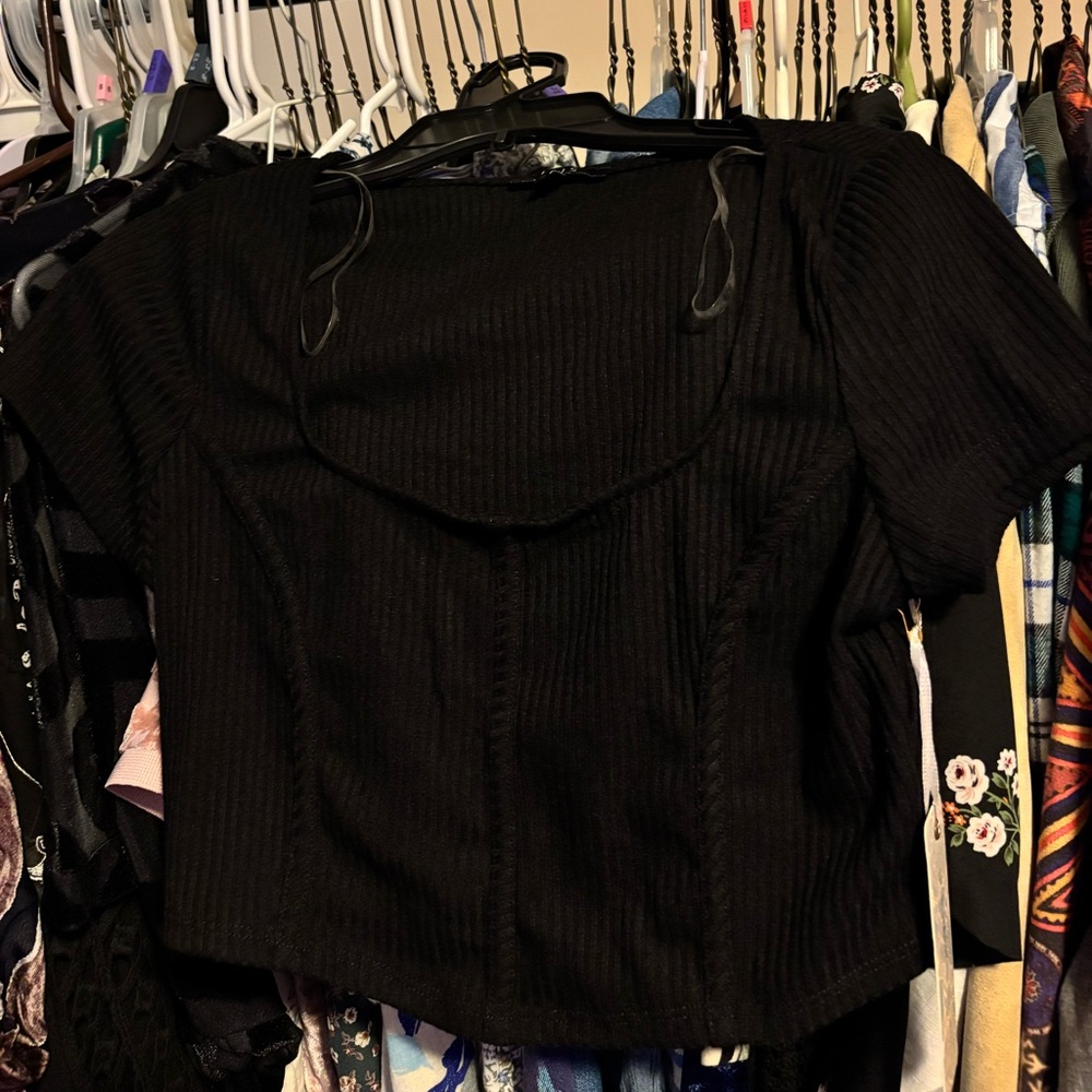 Iris Basic Elegant Black Top